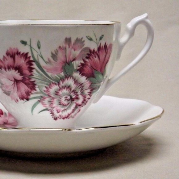 Queen Anne Fine Bone China England Floral Footed Tea Cup and Saucer - Picture 3 of 15